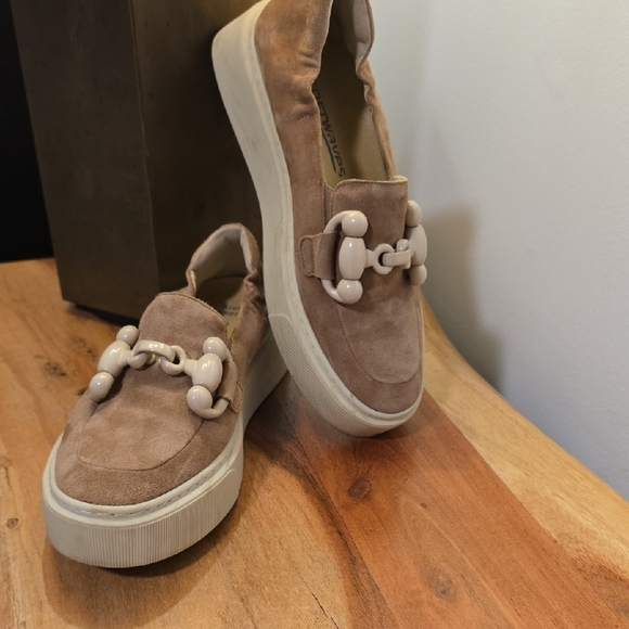 Softwaves Tan Suede Loafers with Cream Accents Size 7.5 - Picture 13 of 16